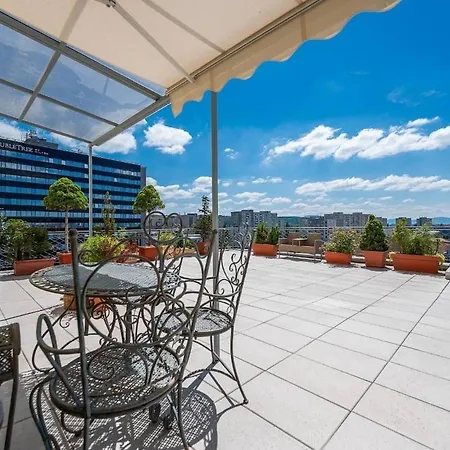Апартаменты Luxury In The Heart Of